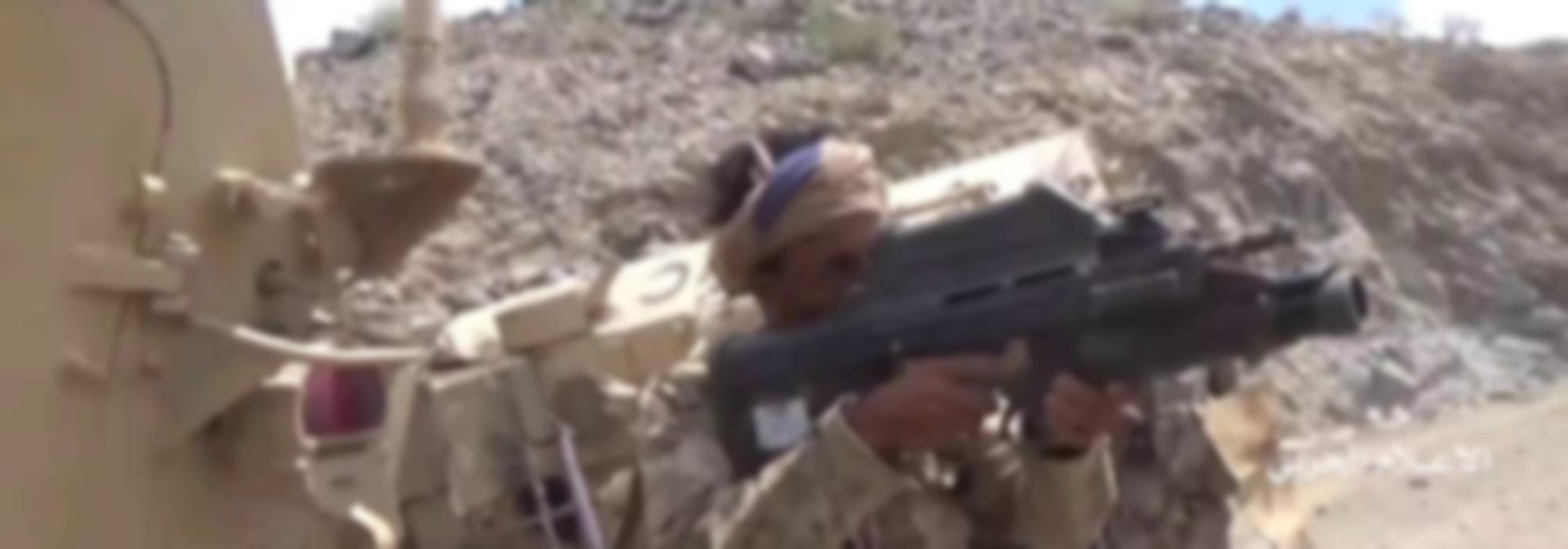 F2000 in handen van een Houthi strijder