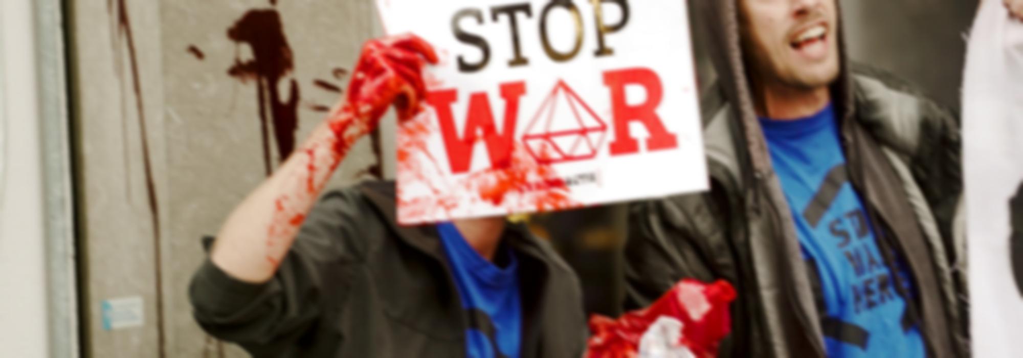 manifestanten met Stop War