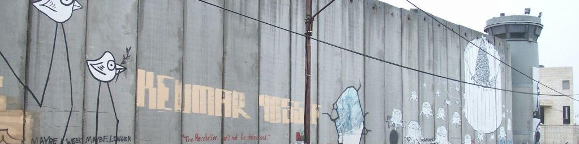 De muur in Palestina, bedekt met graffiti