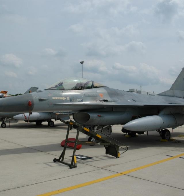 F-16 aan de grond
