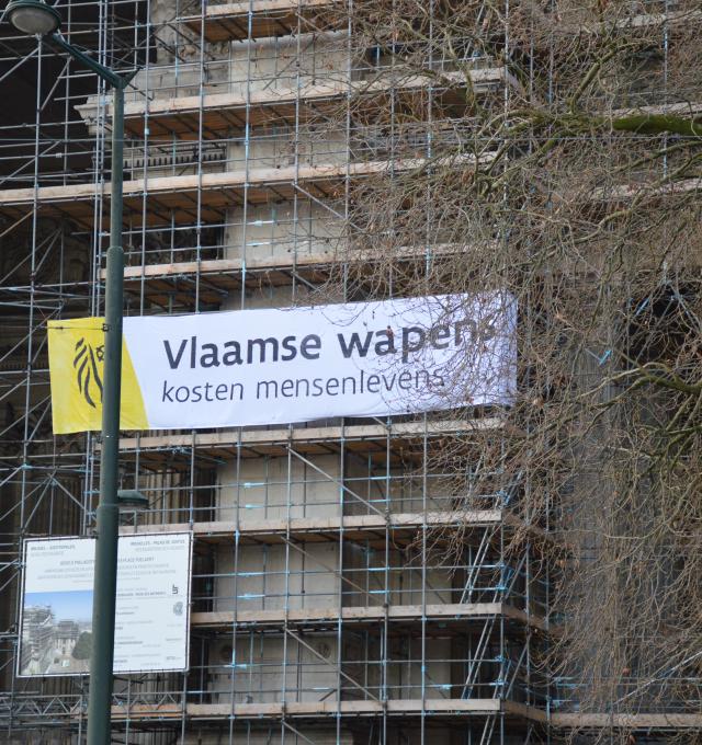 banner met Vlaamse wapens kosten mensenlevens aan het justitiepaleis in Brussel