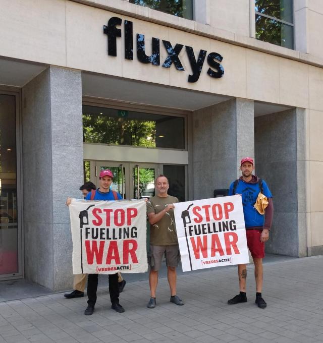Vredesactie overhandigt brieven aan Fluxys tegen doorvoer Russisch LNG